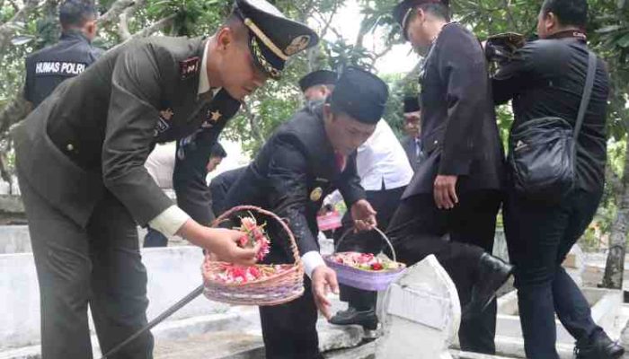 Kodim 0826/Pamekasan Gelar Ziarah Nasional Peringati Hari Pahlawan 2025 di TMP Panglegur
