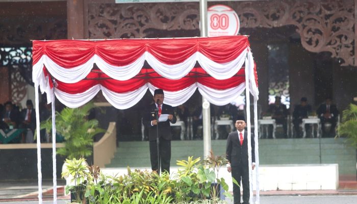 Meski Diguyur Hujan, Upacara Hari Pahlawan di Pamekasan Berlangsung Khidmat