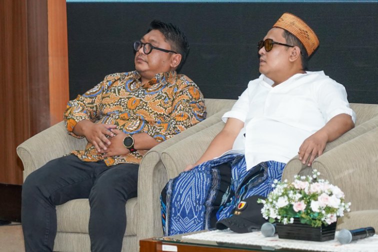 KEK: "Khofifah Entah Kemana, Kapolda Enggan Kelihatan."