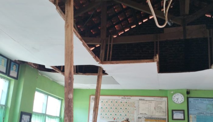 Bangunan Sekolah di Arjasa Roboh Saat Siswa Belajar, SDN Pandeman II Nyaris Memakan Korban