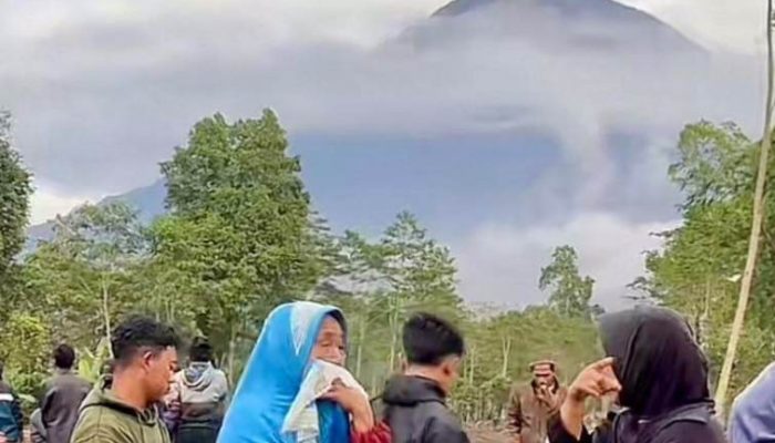 Bahaya Mengintai Semeru, 187 Pendaki Selamat Usai Evakuasi Bertahap