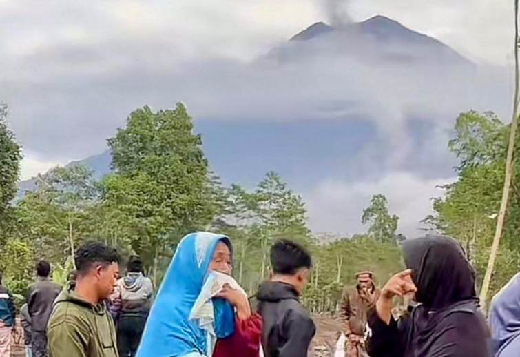 Bahaya Mengintai Semeru, 187 Pendaki Selamat Usai Evakuasi Bertahap