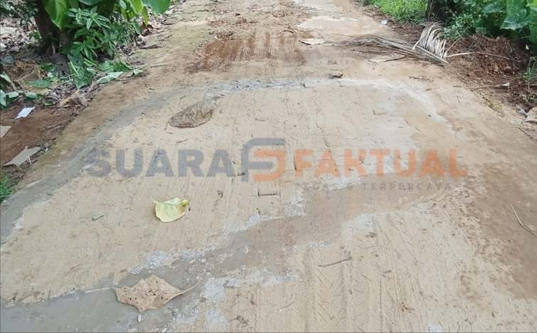 PJ Kades Kramian Abai, Warga Kramian Bangun Jalan Sendiri Pakai Uang Pribadi