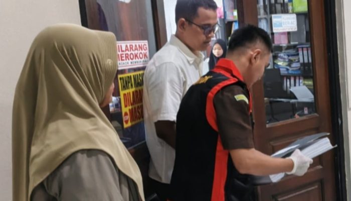 Penyidik Kejaksaan Geledah Lantai Dua RSUD dr. Mohammad Zyn Sampang