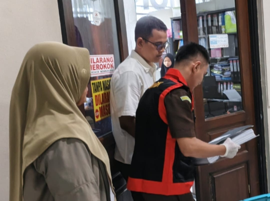 Penyidik Kejaksaan Geledah Lantai Dua RSUD dr. Mohammad Zyn Sampang