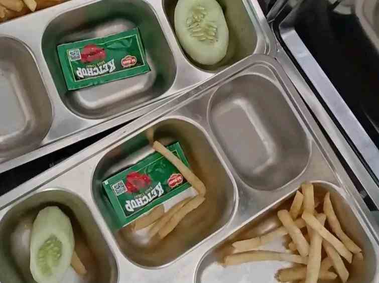 Geger! Menu MBG Kentang & Saus Saset, Wali Murid Ngamuk, Tuntut Dapur Ditutup