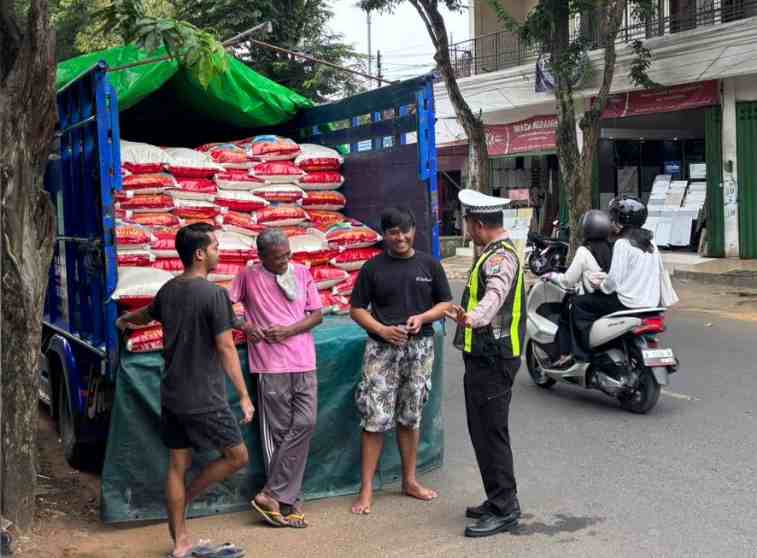 Polantas Menyapa Jalan Pahlawan, Satlantas Sumenep Pilih Edukasi Humanis