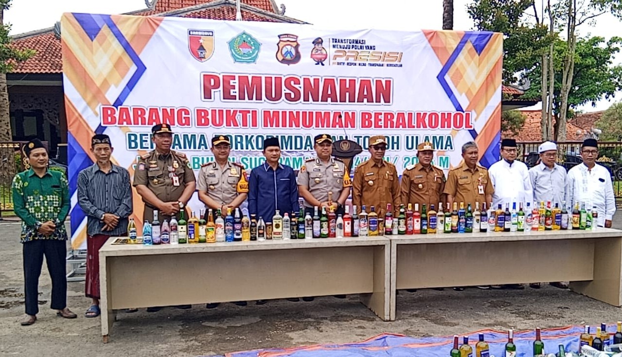 Pemkab Pamekasan Hancurkan 2.971 Botol Miras, Tak Ada Toleransi Jelang Ramadan