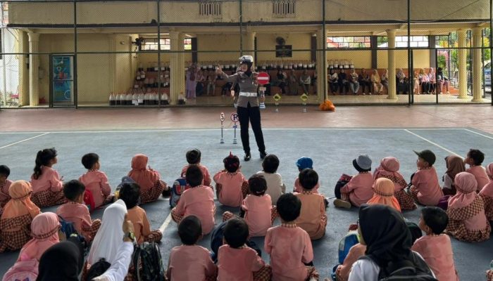 Tanamkan Disiplin Sejak Dini, Satlantas Sumenep Gelar Polisi Sahabat Anak