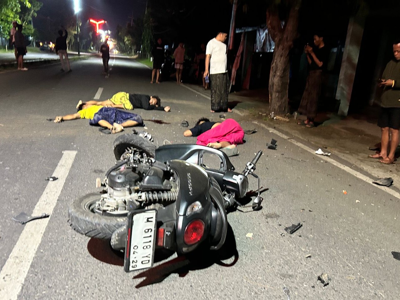 Tragis! Tiga Pemuda Naik Scoopy Tabrak Pohon di Patean, Dua Tewas di Tempat