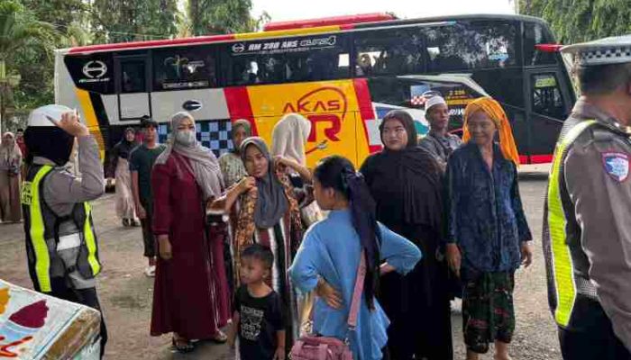 Polantas “Turun Jalan”, Sasar Warga Tak Terorganisir di Taman Bunga Sumenep