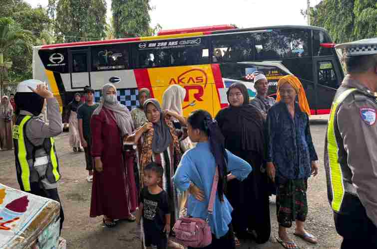 Polantas “Turun Jalan”, Sasar Warga Tak Terorganisir di Taman Bunga Sumenep