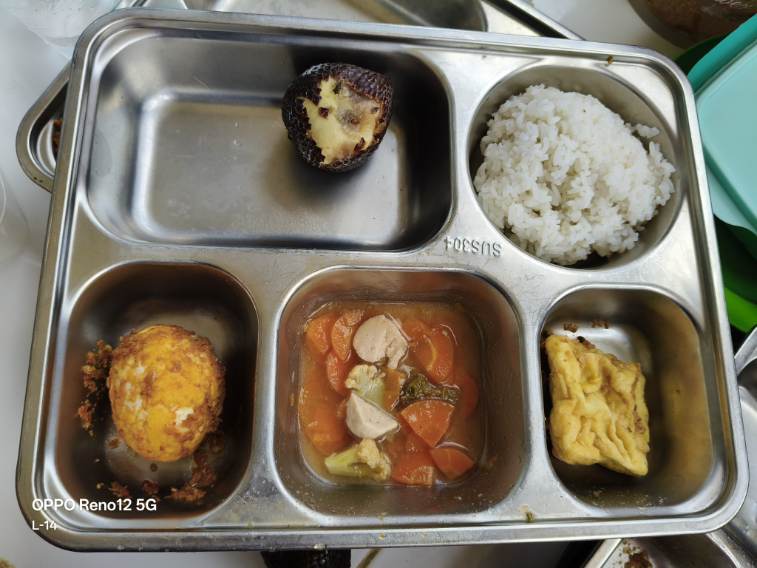 Salak Busuk Kembali Terulang, Warga Minta SPPG Yayasan Alif Batuputih Segera Ditutup