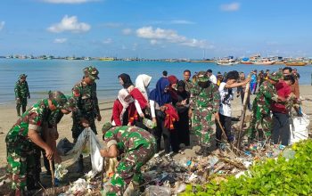 Pantai Branta Diserbu Sampah, TNI–Mahasiswa Turun Tangan Bersih-Bersih