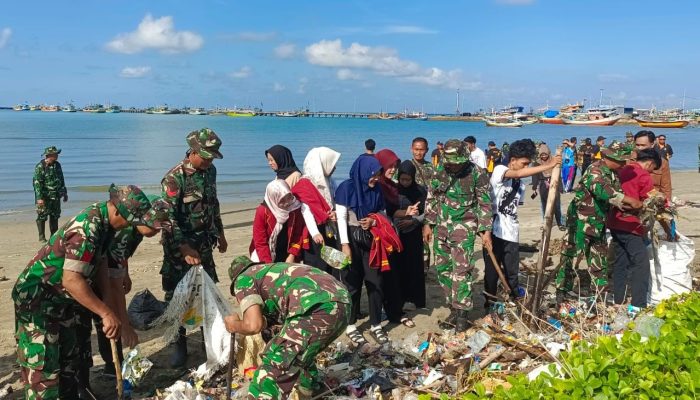 Pantai Branta Diserbu Sampah, TNI–Mahasiswa Turun Tangan Bersih-Bersih