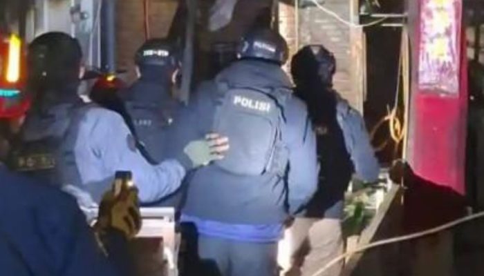 Ayah Sekap Tiga Anak, Ancam Bakar Rumah saat Istri Minta Cerai