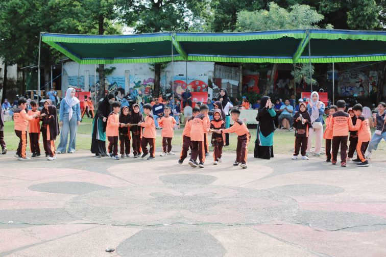 Hangatkan Hubungan Sekolah dan Orang Tua, SD Integral Luqman Al Hakim Gelar Family Gathering