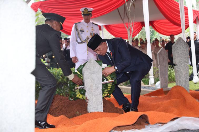 Kasad Antar Jenderal Ryamizard ke Peristirahatan Terakhir