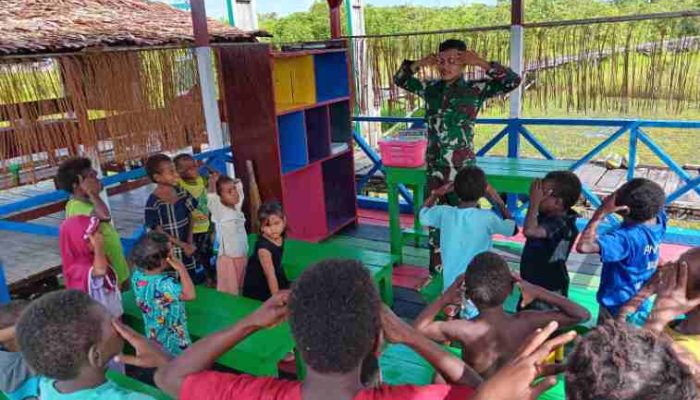 Pos Tomor Satgas Yonif 123/Rajawali Turun Ke Kelas, Tanamkan Semangat Belajar Anak Papua