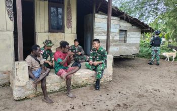Satgas Yonif 123/Rajawali Bangun Kedekatan dengan Warga Wonggi Melalui Komsos