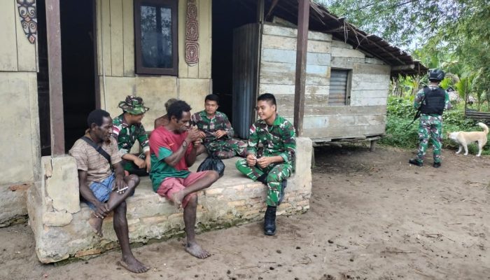 Satgas Yonif 123/Rajawali Bangun Kedekatan dengan Warga Wonggi Melalui Komsos